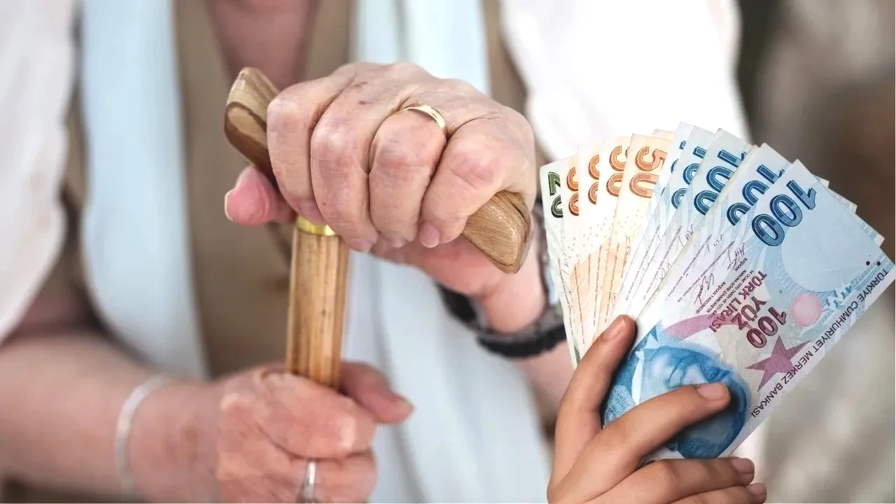 SSK ve Bağ-Kur Emeklisine Çifte Zam Hesabı: Maaşlar Baştan Hesaplandı! İşte Emekli ve Memur Maaşında Son Rakamlar