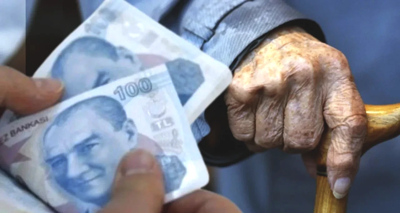 Emeklilere yılbaşında ikramiye verilecek mi, ne kadar olacak? 2026 SSK, Bağ-Kur, Memur emeklisi ikramiye ödeme takvimi 