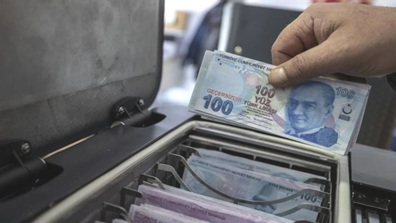 Asgari Ücretin Ardından Gözler Memur Ve Emekli Maaş Zammına Çevrildi İşte Masadaki Rakamlar! (2)-1