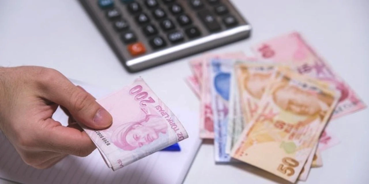 Milyonlarca Emekliye 60.000 TL'lik Dev Paket: Promosyon Yarışında Kartlar Yeniden Dağıtıldı