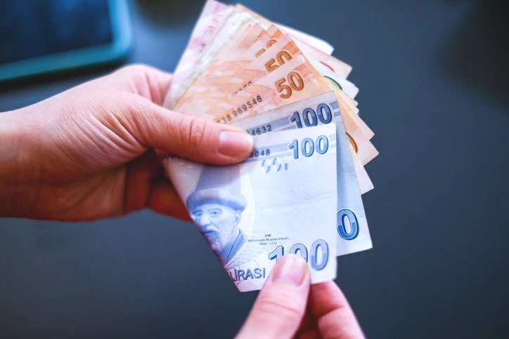 YENİ YIL EMEKLİ MAAŞ ZAMMI HESAPLAMASI OCAK 2026 (6 AYLIK ENFLASYON BEKLENTİSİ DETAYLI) || Ocak ayında emekli maaşları ne kadar olacak, ne zaman belli olacak, en düşük emekli aylığı artacak mı 4A, 4B, 4C Emekli maaş zammı hesaplama tablosu Bağ-Kur ve SGK YENİ YIL EMEKLİ MAAŞ ZAMMI HESAPLAMASI OCAK 2026 (6 AYLIK ENFLASYON BEKLENTİSİ DETAYLI) || Ocak ayında emekli maaşları ne kadar olacak, ne zaman belli olacak, en düşük emekli aylığı artacak mı 4A, 4B, 4C Emekli maaş zammı hesaplama tablosu Bağ-Kur ve SGK