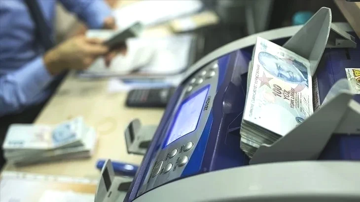 Araba alacaklar buraya! 300 bin TL kredinin aylık taksitleri ne kadar? Banka banka…