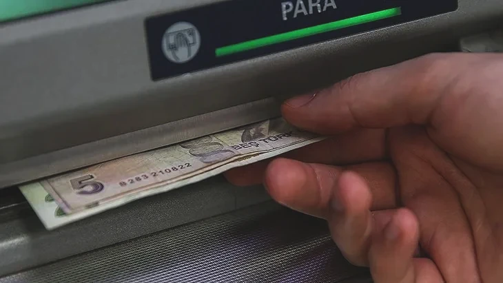 Araba alacaklar buraya! 300 bin TL kredinin aylık taksitleri ne kadar? Banka banka…