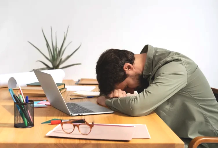 9-5 çalışanlar dikkat: Yavaş yavaş hasta ediyor! Sağlığınızı korumak için 4 alışkanlık