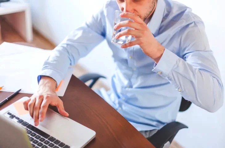 9-5 çalışanlar dikkat: Yavaş yavaş hasta ediyor! Sağlığınızı korumak için 4 alışkanlık