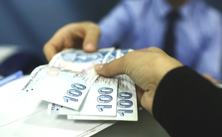 Bankalar arasındaki rekabet artarken birçok kampanyanın 31 Ocak 2026 tarihinde sona erecek olması, emeklileri en yüksek teklifi veren bankaları araştırmaya yöneltti.