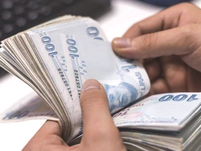 Meslek gruplarına göre yıpranma payı avantajları

Mevcut uygulamalar ve yeni eklenmesi planlanan alanlar birlikte değerlendirildiğinde tablo şu şekildedir:

Yer altı maden işçileri
Yıllık kazanılan ek gün: 180 gün
Maksimum yaş indirimi: 8 yıla kadar

Asker, polis ve MİT mensupları
Yıllık kazanılan ek gün: 90 gün
Maksimum yaş indirimi: 5 yıla kadar

Sağlık çalışanları
Yıllık kazanılan ek gün: 60 gün
Maksimum yaş indirimi: 3 – 5 yıl arası

Basın kartı sahibi gazeteciler
Yıllık kazanılan ek gün: 90 gün
Maksimum yaş indirimi: Çalışma süresine göre değişken

Yeni kapsama alınan sanayi işçileri
Yıllık kazanılan ek gün: 60 – 90 gün
Maksimum yaş indirimi: 5 yıla kadar