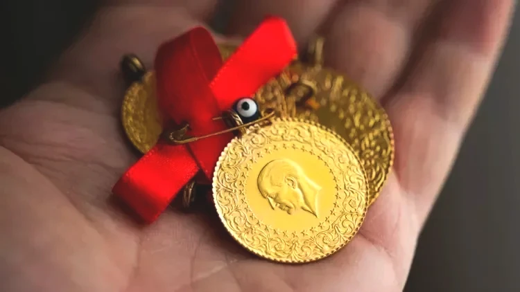 Altın ve gümüş kırılma çizgisinde! Gram altın 10.000 TL’yi görecek mi? İslam Memiş yeni trendi açıkladı