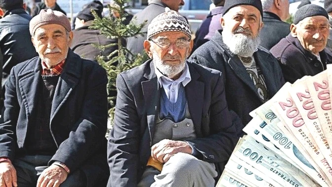 Sosyal Güvenlik Uzmanı Murat Bal ise beklentinin büyüdüğüne dikkat çekerek, “Bu konu artık siyasetin görmezden gelemeyeceği bir büyüklüğe ulaşmıştır.” değerlendirmesinde bulundu.