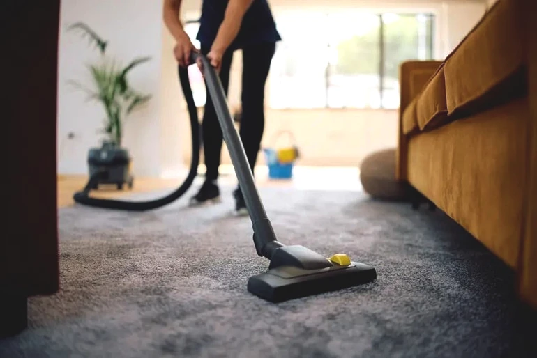 Ev Hizmetlerinde Çıta Yükseliyor! Gündelikçi Ücreti Kirayı Geçti: Bakıcı Maaşları Dudak Uçuklatıyor resim: 0