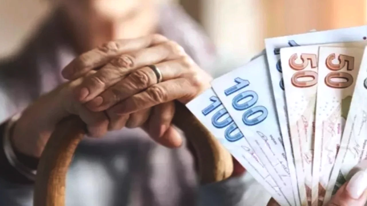 ING EMEKLİ PROMOSYONU

ING Bank’ın sunduğu kampanyada ek avantajlarla birlikte promosyon tutarı oldukça yükseliyor.

0–9.999 TL maaş alanlar için toplam promosyon 19.250 TL’ye kadar çıkarken,
10.000–14.999 TL maaş alanlar için 23.000 TL,
15.000–19.999 TL maaş alanlar için 25.500 TL,
20.000 TL ve üzeri maaş alanlar için ise 28.000 TL’ye kadar ödeme yapılabiliyor.