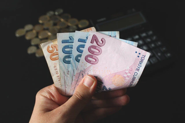 EYT’DEN 2,6 MİLYON KİŞİ YARARLANDI

Noyan Doğan’ın değerlendirmesine göre, EYT düzenlemesinin ardından iki yıllık süreçte 2,6 milyon kişi emekli oldu.

EYT kapsamında emekli olanlar arasında 38-40 yaşlarında kişilerin de bulunduğu belirtildi.