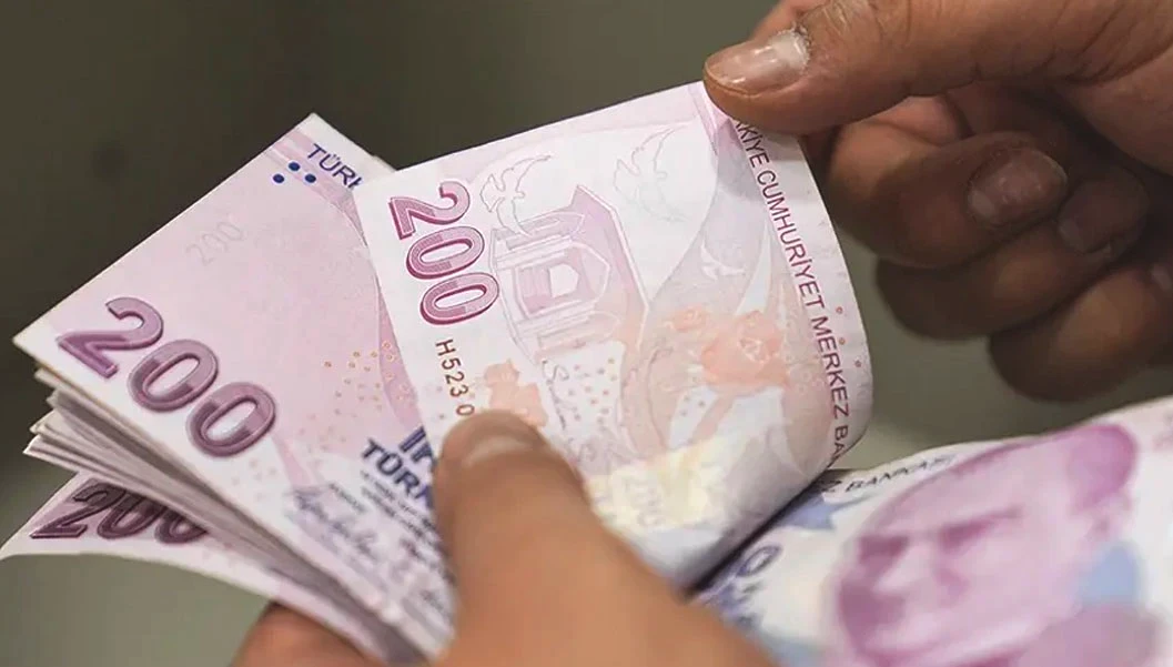 1999 sonrası sigorta girişi olan çalışanlar için önerilen kademeli emeklilik yaş ve prim tablosuEmeklilikte Adalet Derneği (EMADDER) kademeli emeklilik tablosunun şu şekilde olmasını talep ediyor.