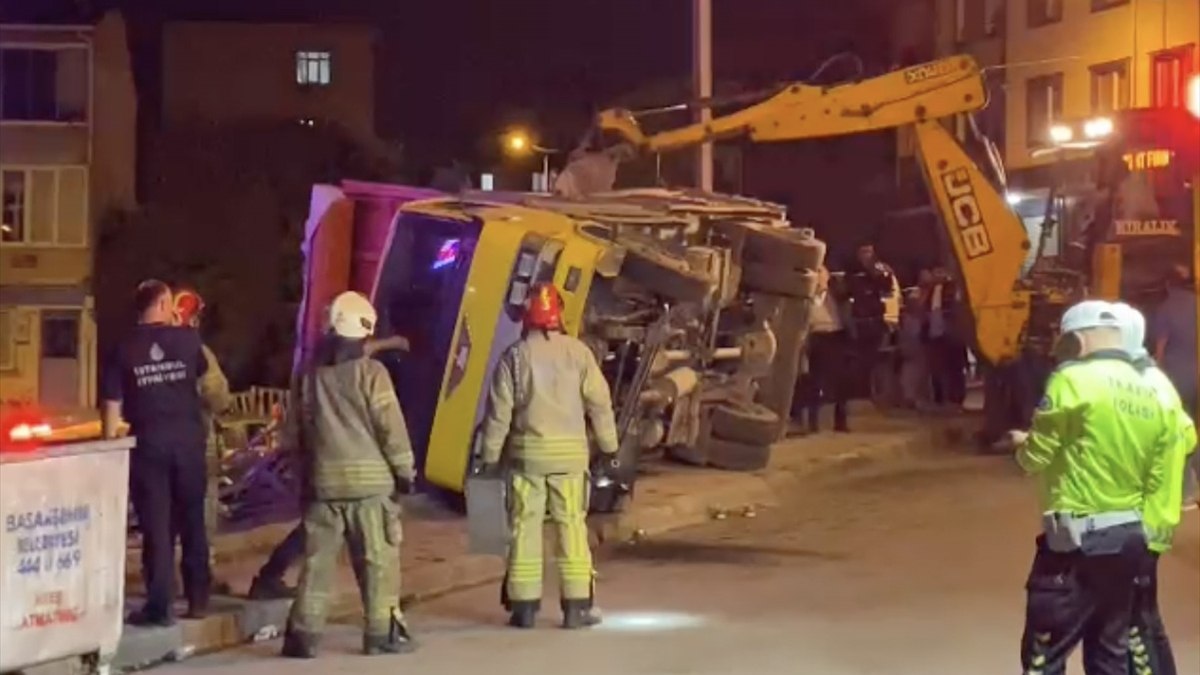 Başakşehir'de Kamyonet Devriildi: 3 Çocuğa Yazık oldu!