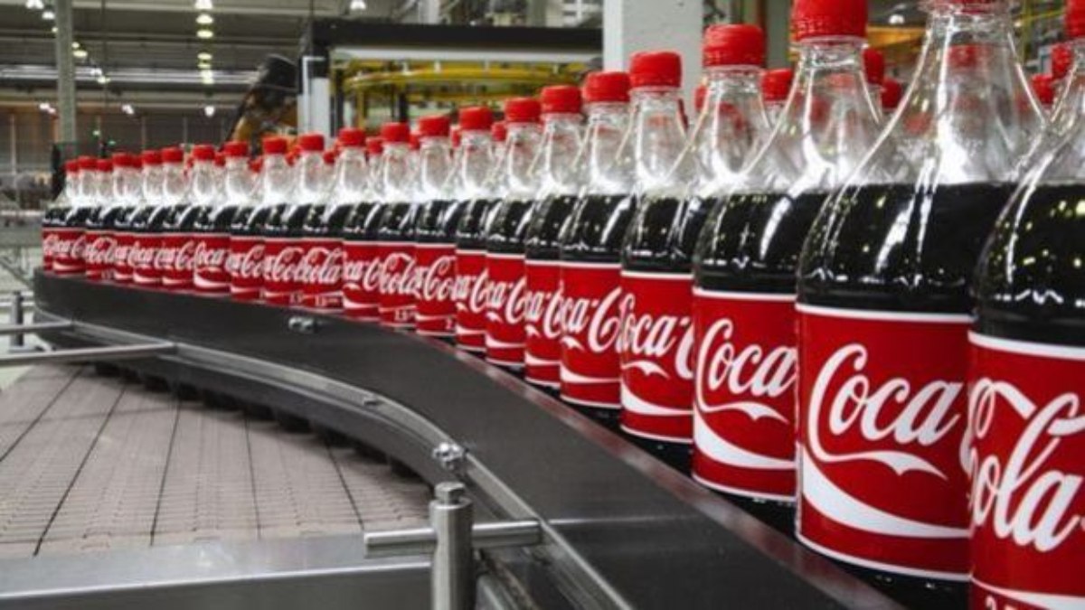 Coca-Cola'nın Ürünleri Raflardan İndiriliyor! Hangi İsimler Üretimden Kaldırılıyor?