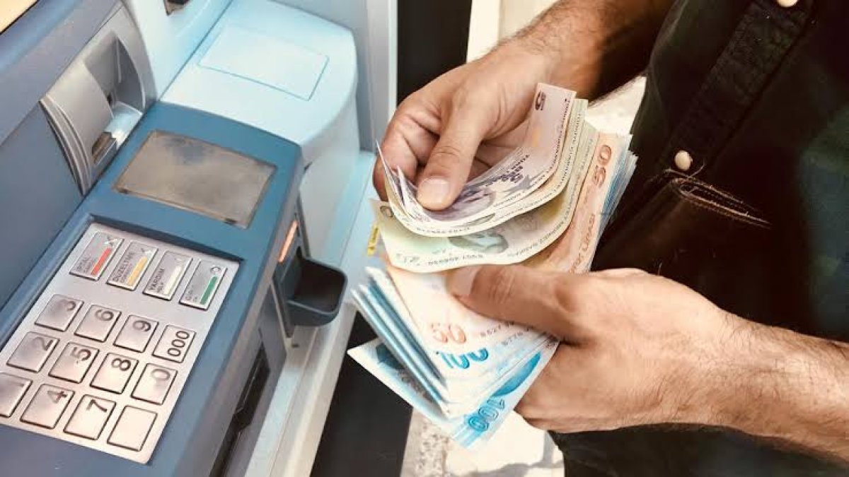 ATM'de Tanımadığınız Banknotlarla İşlem Yapmayın: Para Çekerken Dikkat!