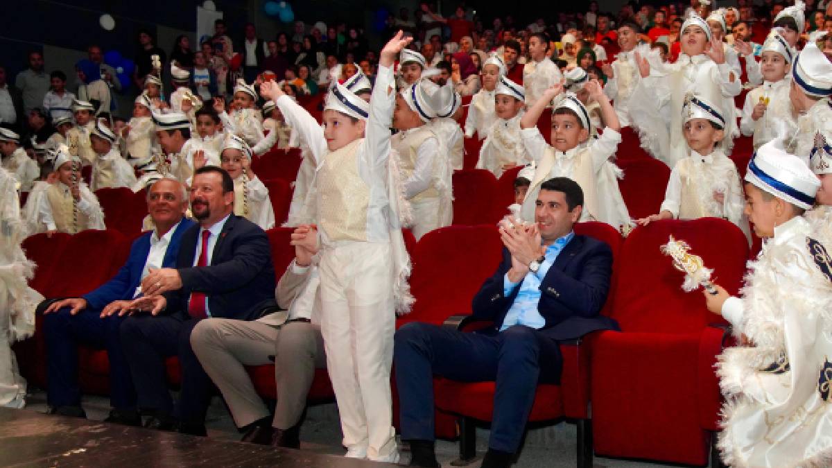 Avcılar'da Geleneksel Sünnet Şöleni: Coşku Dolu Anlar!