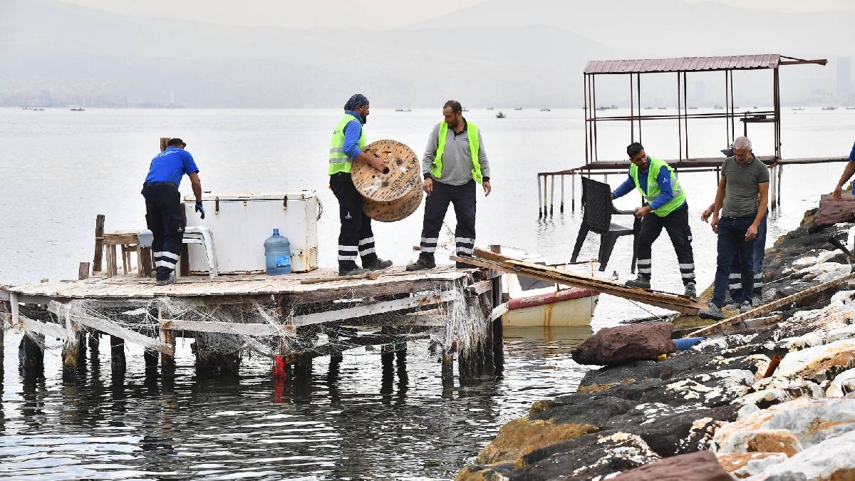 İnciraltı’ndaki Kaçak Yapılar Ecazkâr Bir Operasyonla Yıkıldı